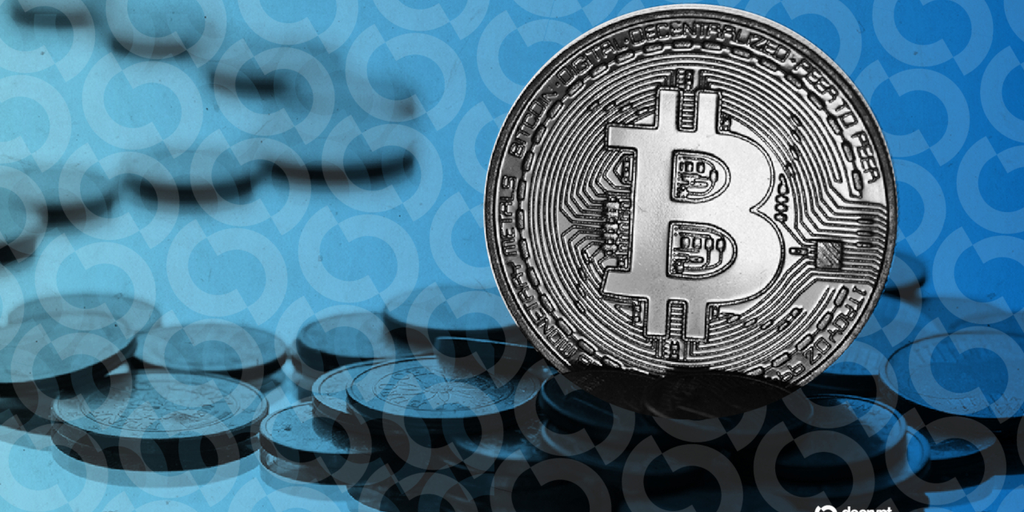 Bitcoin testează pragul de 63.000 de dolari, în timp ce deținătorii pe termen lung vând pe pierdere